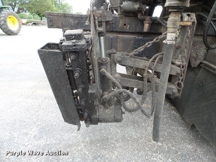 image for item DH7927 1996 International 4900 oil distributor truck