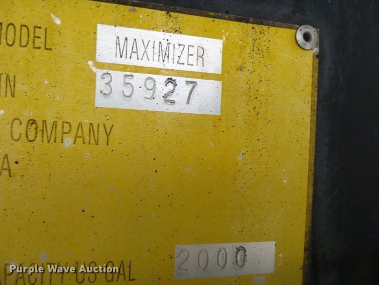 image for item DH7927 1996 International 4900 oil distributor truck