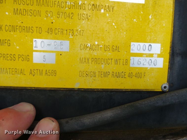 image for item DH7927 1996 International 4900 oil distributor truck