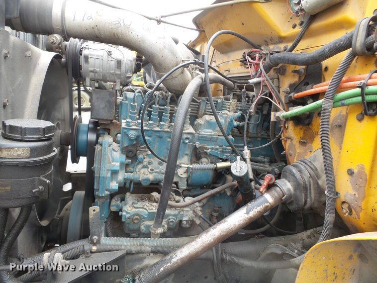 image for item DH7927 1996 International 4900 oil distributor truck