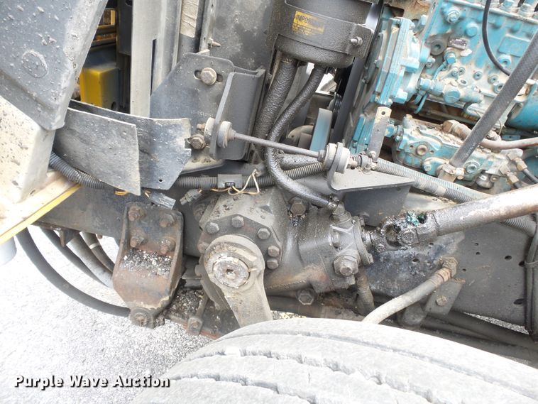 image for item DH7927 1996 International 4900 oil distributor truck