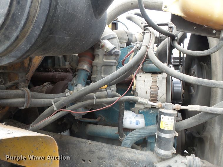 image for item DH7927 1996 International 4900 oil distributor truck