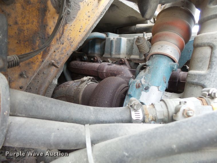 image for item DH7927 1996 International 4900 oil distributor truck