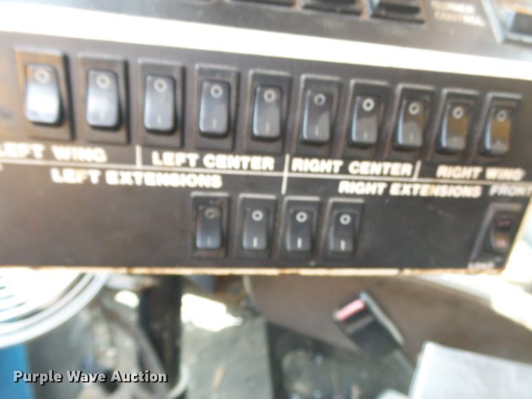 image for item DH7927 1996 International 4900 oil distributor truck