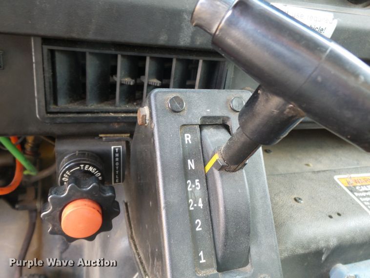 image for item DH7927 1996 International 4900 oil distributor truck