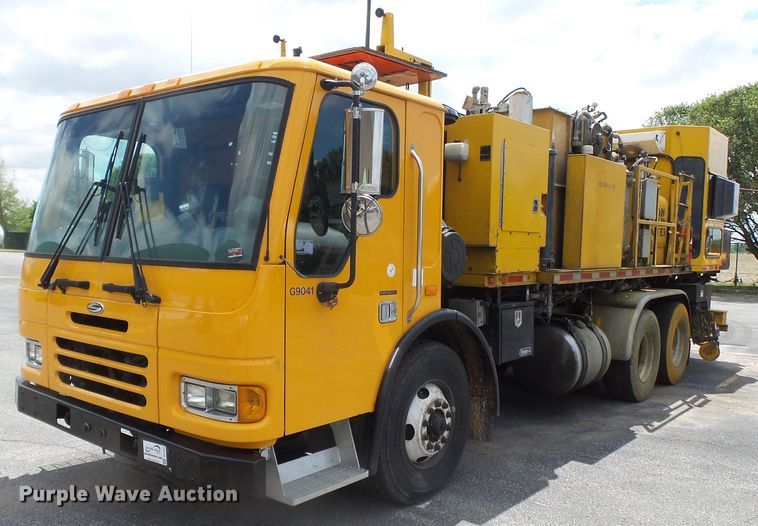 image for item DH7928 2005 Sterling Condor paint striping truck