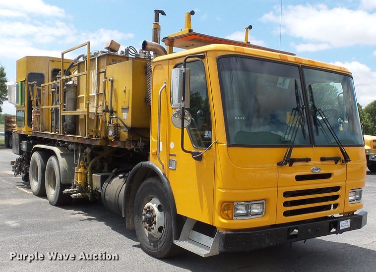 image for item DH7928 2005 Sterling Condor paint striping truck