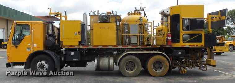 image for item DH7928 2005 Sterling Condor paint striping truck