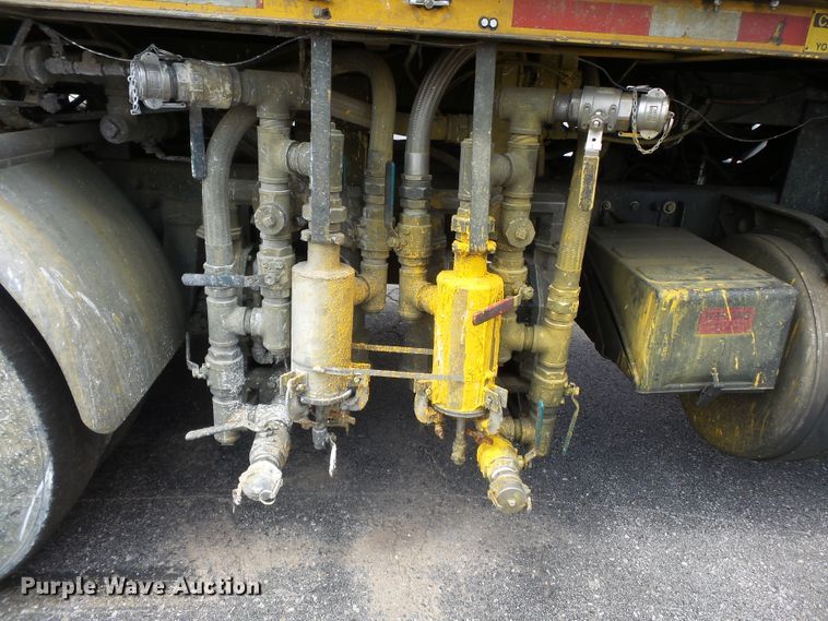 image for item DH7928 2005 Sterling Condor paint striping truck