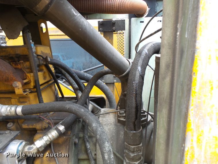 image for item DH7928 2005 Sterling Condor paint striping truck