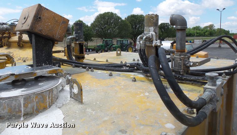 image for item DH7928 2005 Sterling Condor paint striping truck