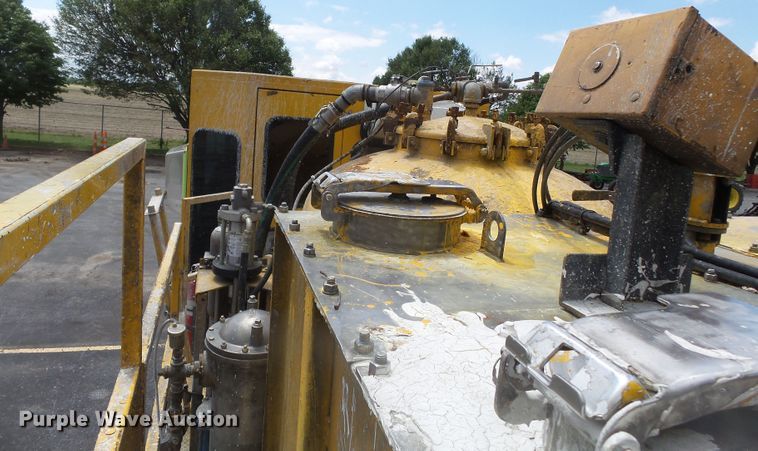 image for item DH7928 2005 Sterling Condor paint striping truck