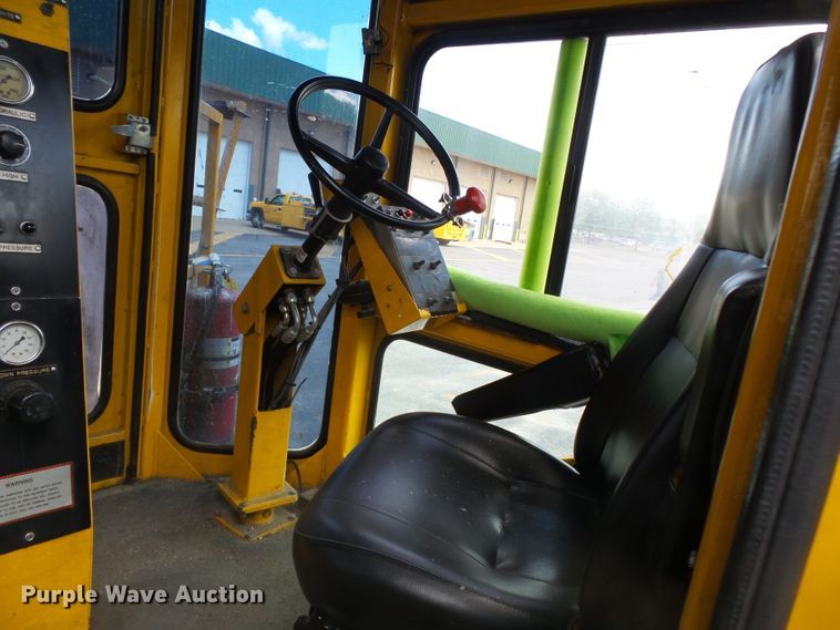 image for item DH7928 2005 Sterling Condor paint striping truck