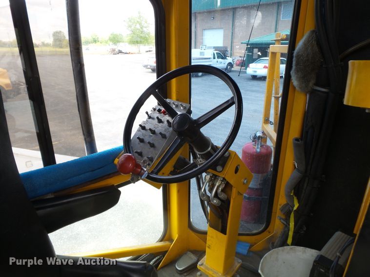 image for item DH7928 2005 Sterling Condor paint striping truck