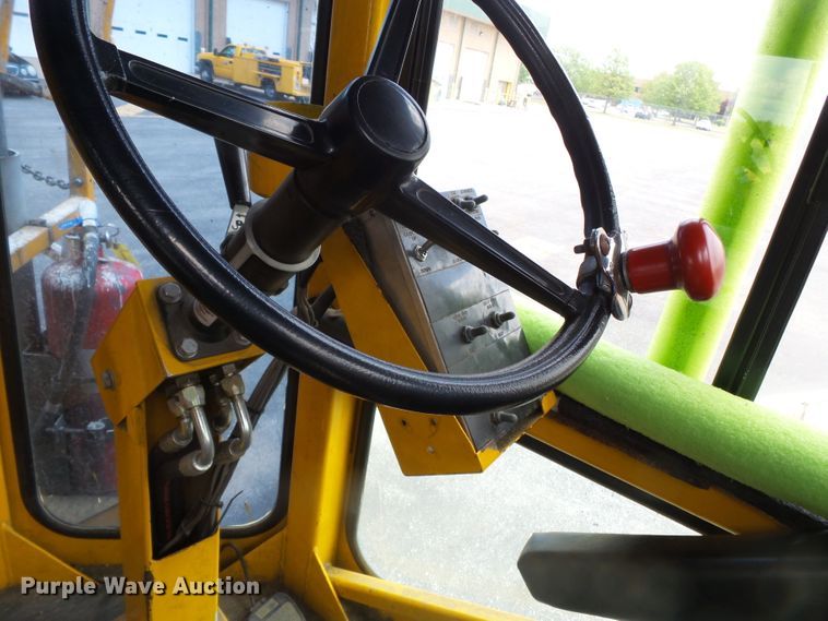 image for item DH7928 2005 Sterling Condor paint striping truck