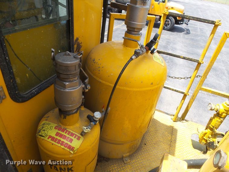 image for item DH7928 2005 Sterling Condor paint striping truck