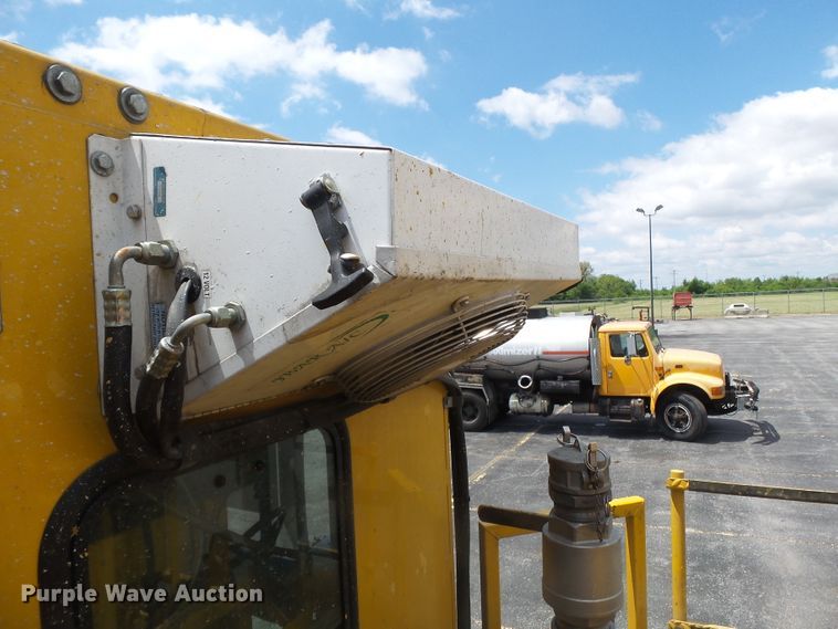 image for item DH7928 2005 Sterling Condor paint striping truck