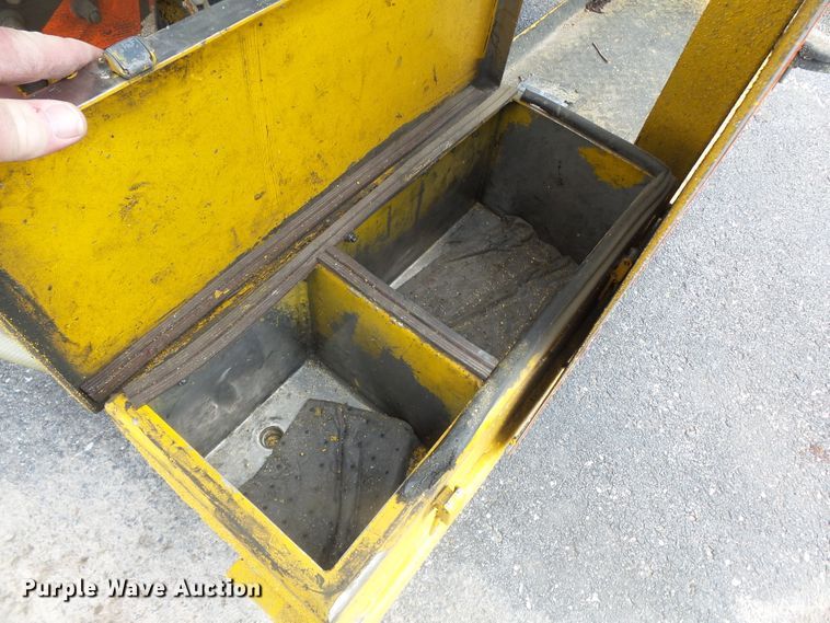 image for item DH7928 2005 Sterling Condor paint striping truck