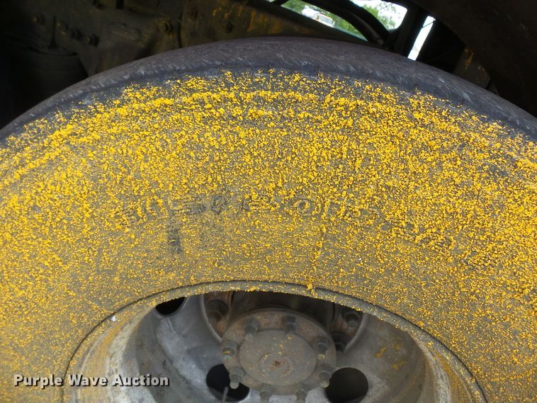 image for item DH7928 2005 Sterling Condor paint striping truck