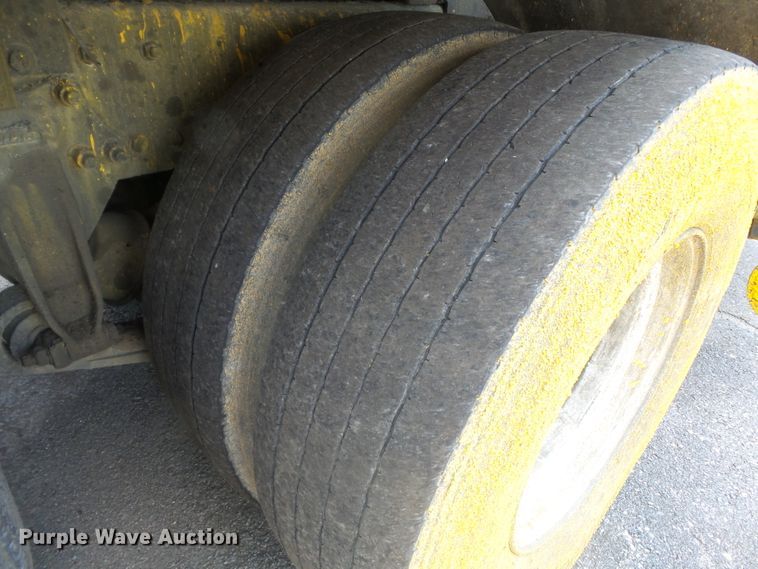 image for item DH7928 2005 Sterling Condor paint striping truck