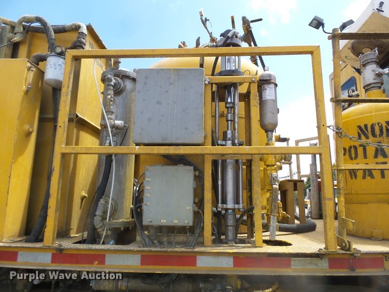 image for item DH7928 2005 Sterling Condor paint striping truck