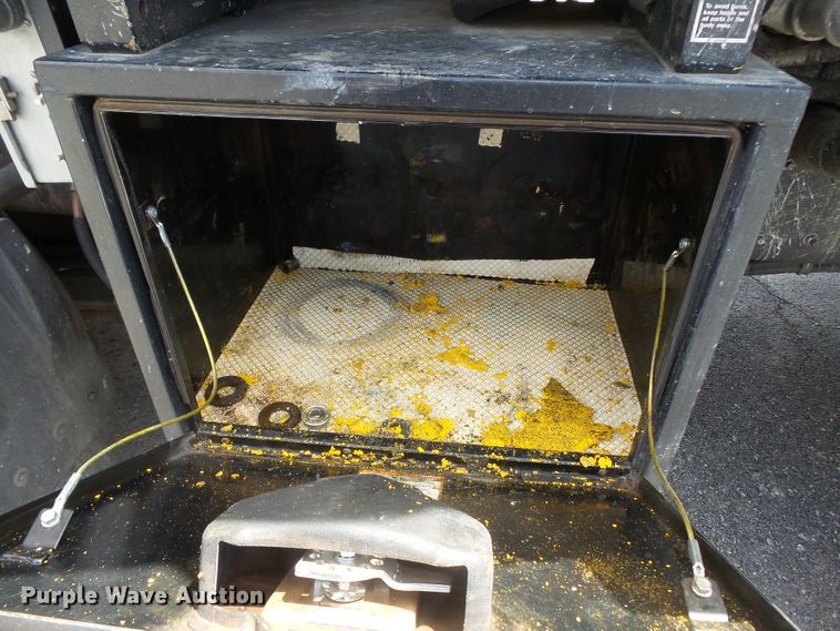 image for item DH7928 2005 Sterling Condor paint striping truck