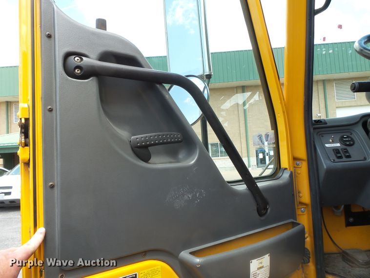 image for item DH7928 2005 Sterling Condor paint striping truck