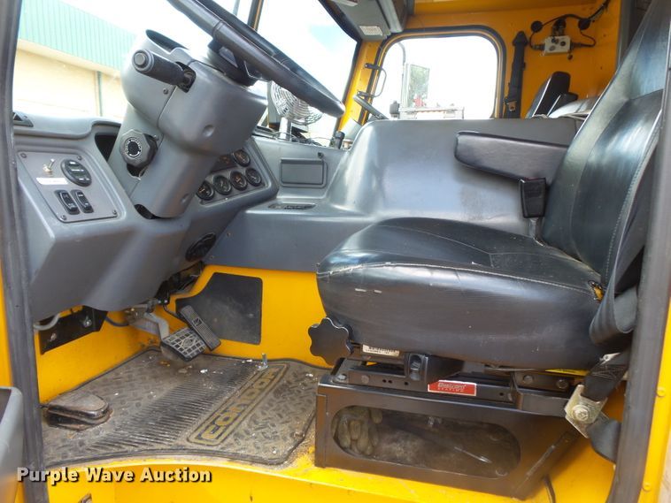 image for item DH7928 2005 Sterling Condor paint striping truck