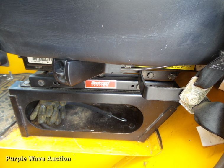 image for item DH7928 2005 Sterling Condor paint striping truck