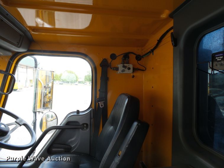 image for item DH7928 2005 Sterling Condor paint striping truck