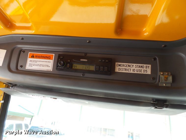 image for item DH7928 2005 Sterling Condor paint striping truck