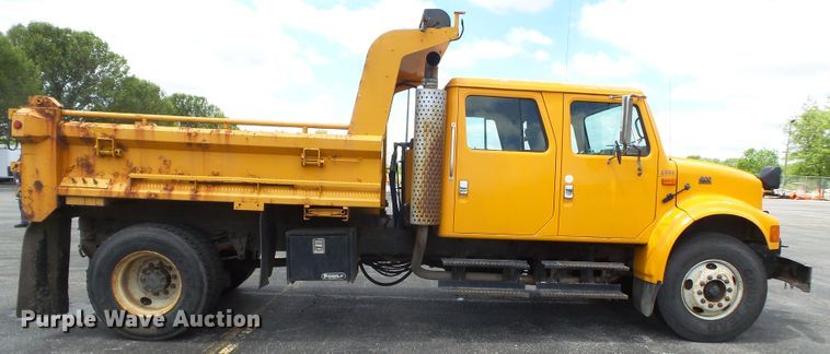 image for item DH7929 2002 International 4900 crew Cab dump truck