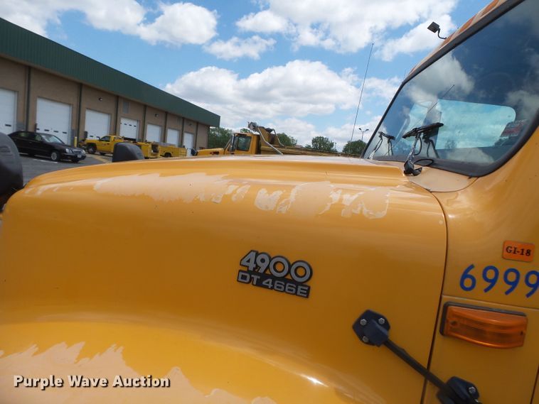 image for item DH7929 2002 International 4900 crew Cab dump truck