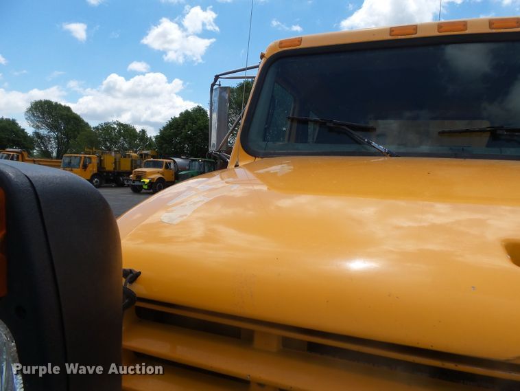 image for item DH7929 2002 International 4900 crew Cab dump truck