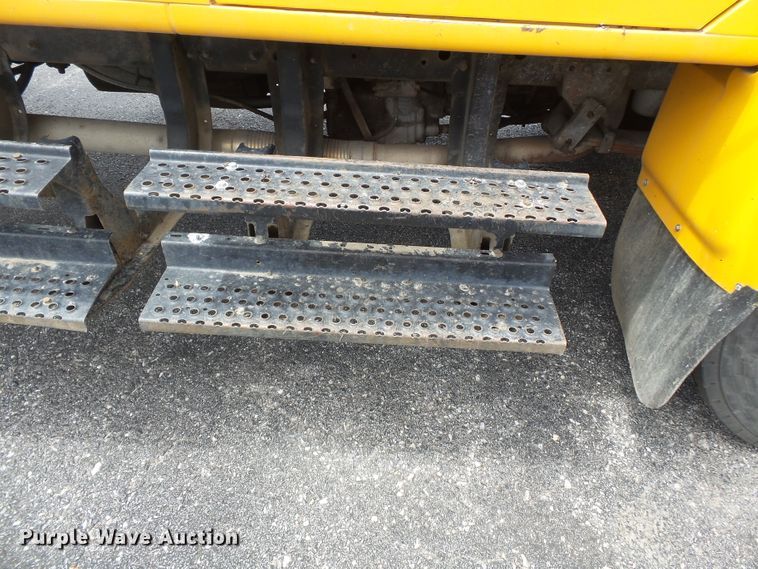 image for item DH7929 2002 International 4900 crew Cab dump truck