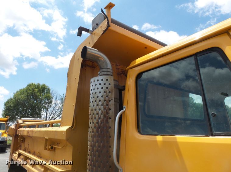 image for item DH7929 2002 International 4900 crew Cab dump truck