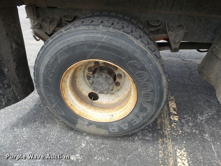 image for item DH7929 2002 International 4900 crew Cab dump truck