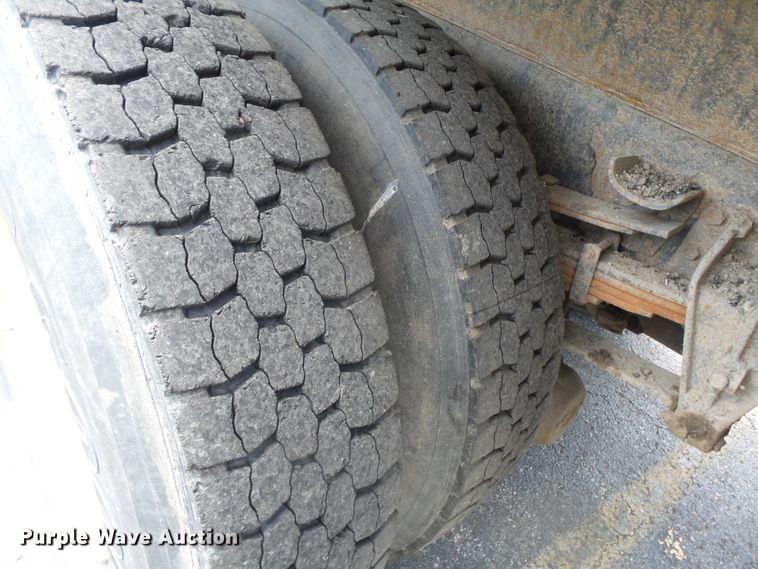 image for item DH7929 2002 International 4900 crew Cab dump truck