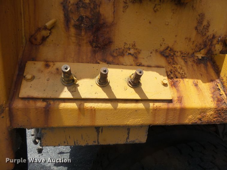 image for item DH7929 2002 International 4900 crew Cab dump truck