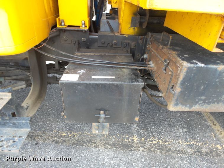 image for item DH7929 2002 International 4900 crew Cab dump truck