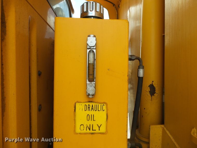 image for item DH7929 2002 International 4900 crew Cab dump truck