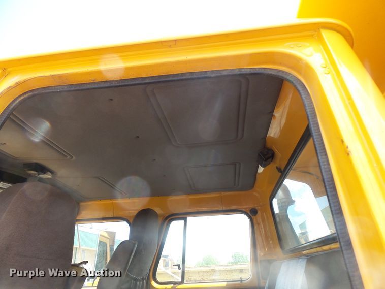 image for item DH7929 2002 International 4900 crew Cab dump truck