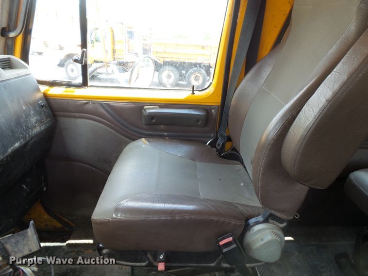 image for item DH7929 2002 International 4900 crew Cab dump truck