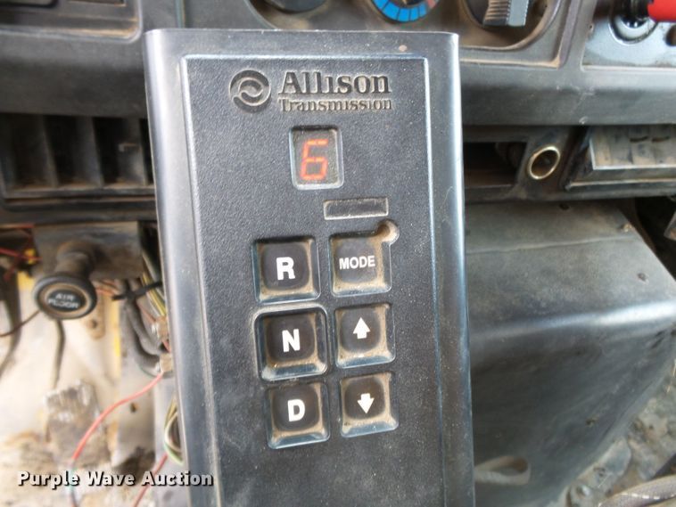 image for item DH7929 2002 International 4900 crew Cab dump truck