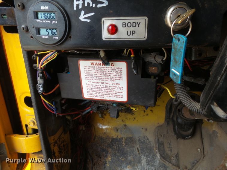 image for item DH7929 2002 International 4900 crew Cab dump truck