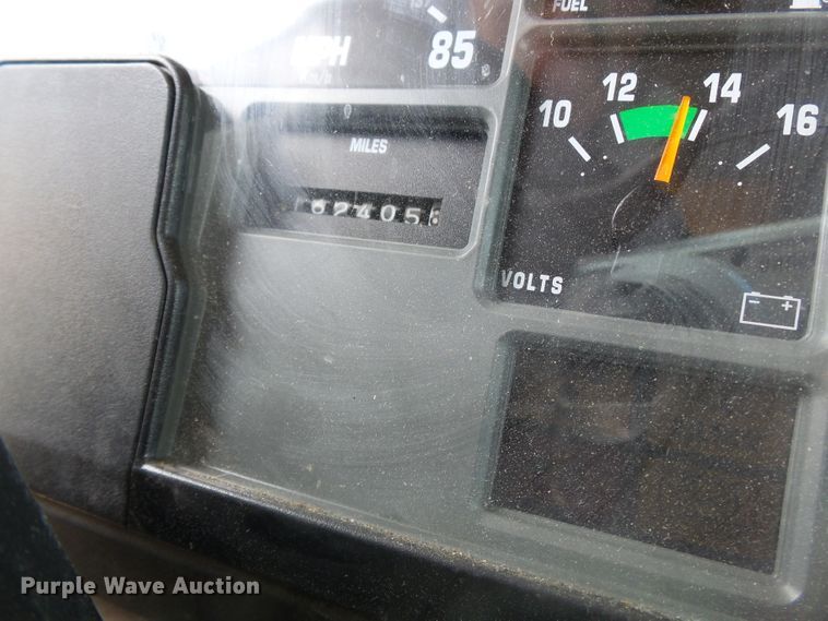 image for item DH7929 2002 International 4900 crew Cab dump truck