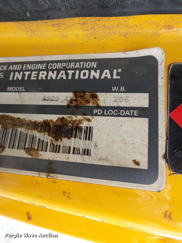 image for item DH7929 2002 International 4900 crew Cab dump truck