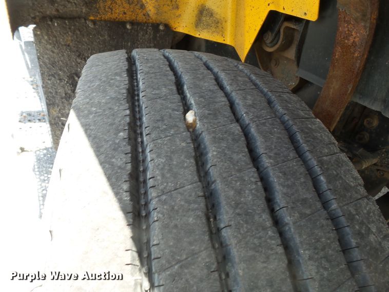 image for item DH7930 2006 International 7400 dump truck