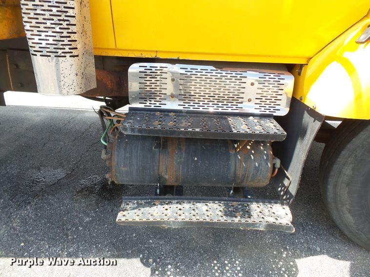 image for item DH7930 2006 International 7400 dump truck