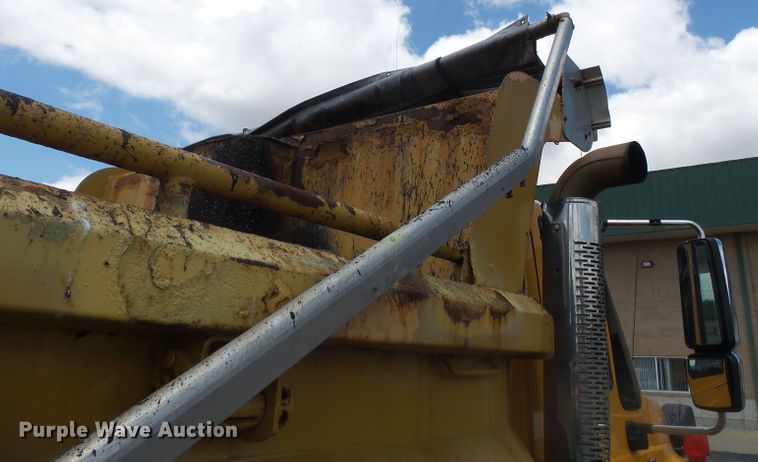 image for item DH7930 2006 International 7400 dump truck